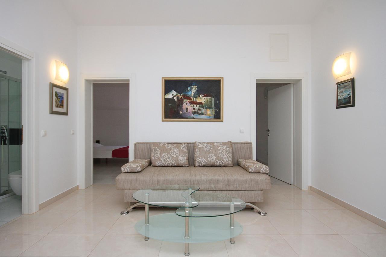 Villa Natalie Omis Exterior photo