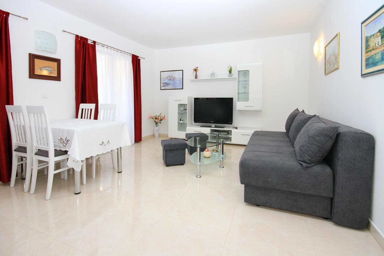 Villa Natalie Omis Exterior photo