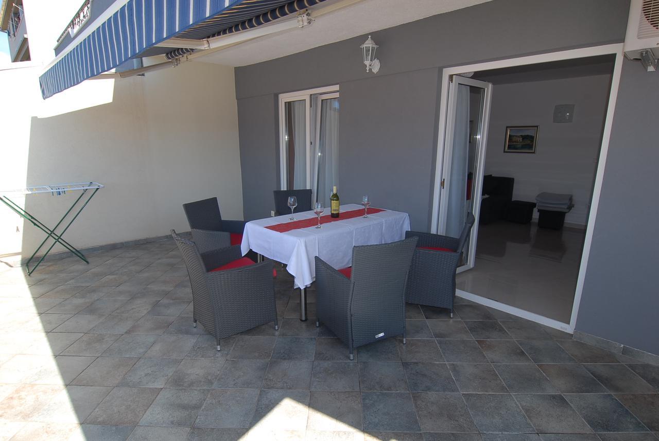 Villa Natalie Omis Exterior photo