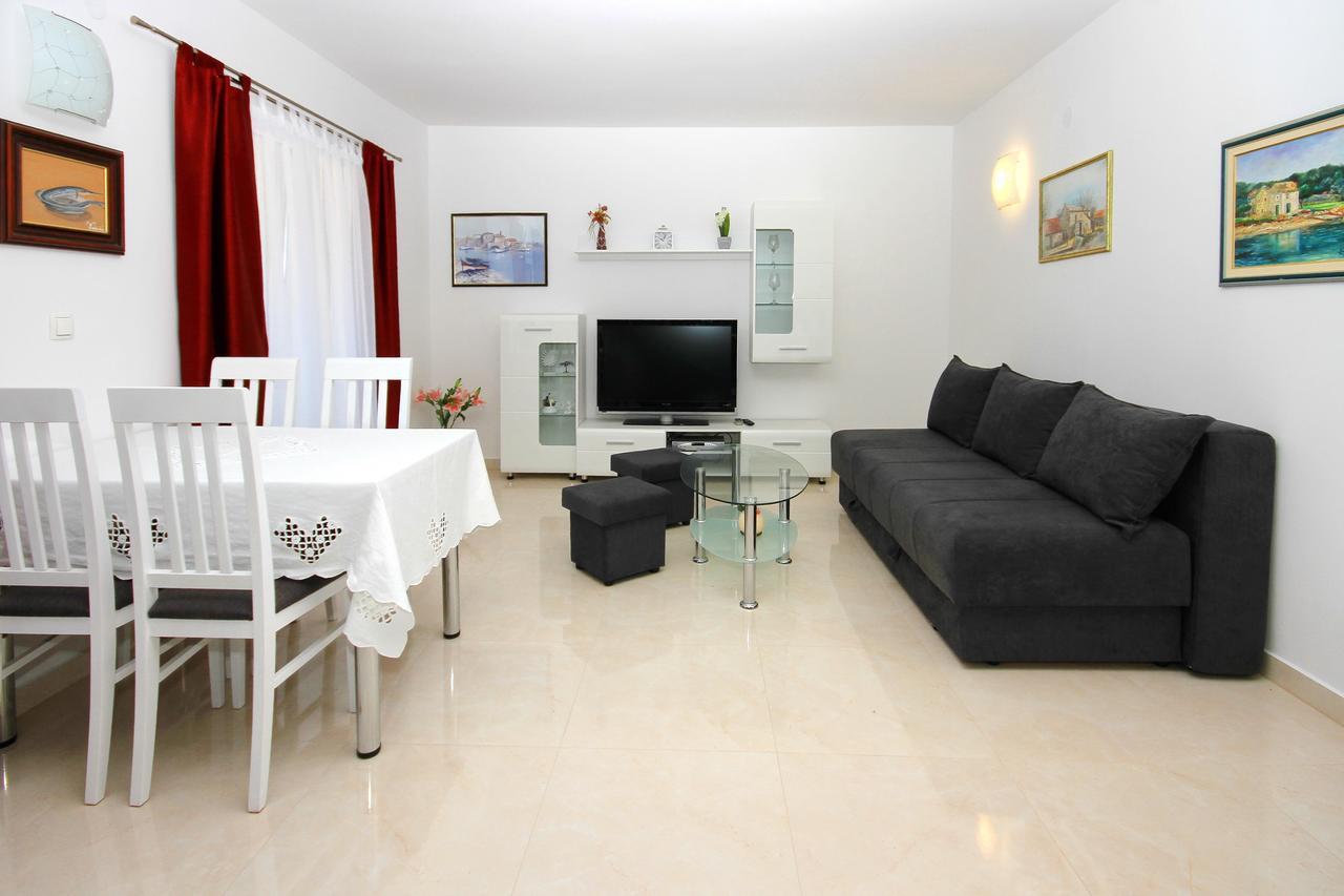 Villa Natalie Omis Exterior photo
