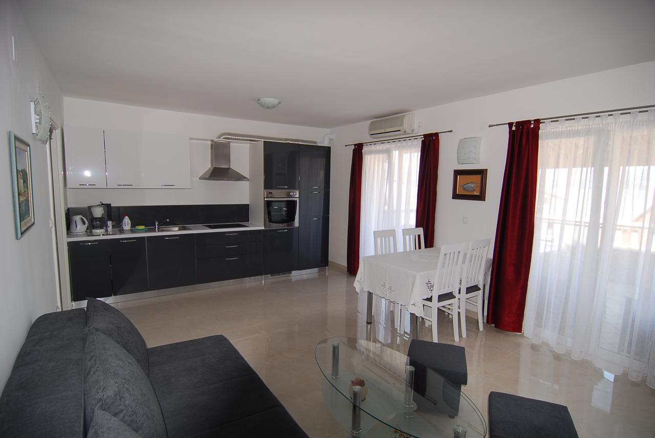 Villa Natalie Omis Exterior photo