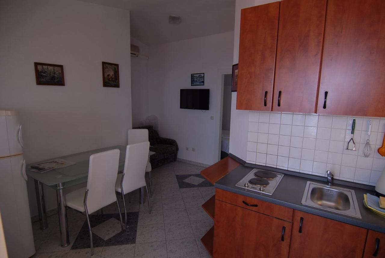 Villa Natalie Omis Exterior photo